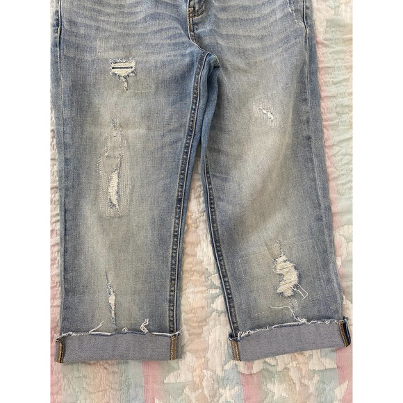 Light Wash VS Hipster Distressed Capri Jeans - Picture 3 of 8